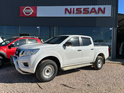 Nissan NP300 2.5 Doble Cabina Se Aa Pack Seg Mt