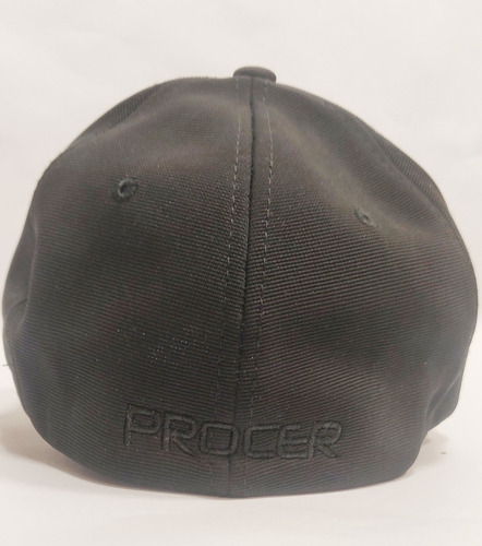 Imagen 2 de 2 de Gorra Flexfit Negro Cerrada Club Atletico De San Isidro Casi