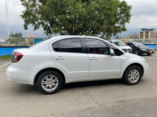 Imagen 11 de 25 de Suzuki Sx4 Glx Sport 2013