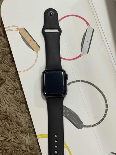 Imagem 3 de 5 de Apple Watch Série 4 40mm Relógio Muito Novo Sem Marcas 1,600