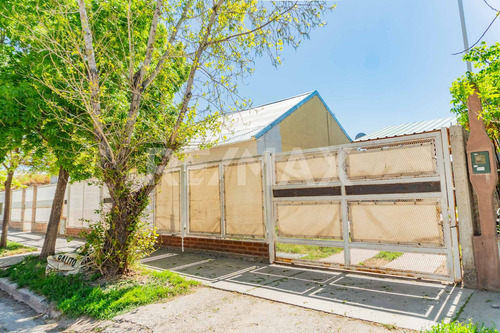 Casa 3 Dorm. - Barrio Mercantiles - Cipolletti