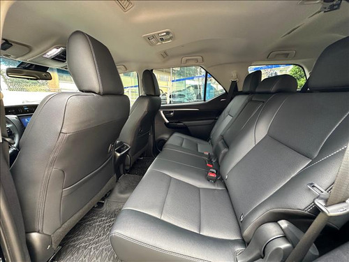Toyota Hilux SW4 2.8 D-4d Turbo Diesel Srx Platinum 7l 4x4 Automático