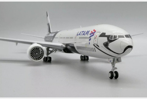 Miniatura De Avião Boeing 777 300 Latam Star Wars.