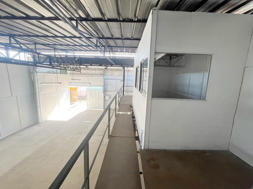 Bodega 150 Mt2. En Eyzaguirre / Tocornal Grez