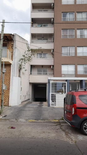 Cochera Cubierta En Villa Ballester Proxima A Centro Comercial