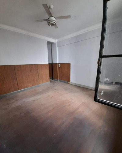 Venta - Departamento 4 Dormitorios 2 Baños - Calle Emilio Olmos