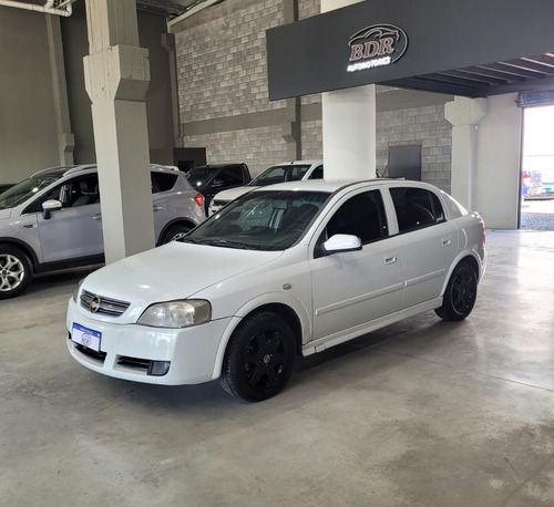 Imagen 1 de 18 de Impecable Chevrolet Astra Gls 2.0 Año 2011 Con 166.000 Km