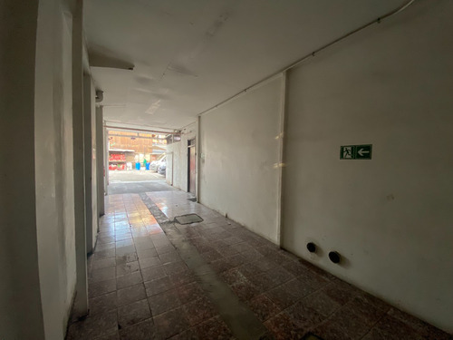 Oportunidad: Oficina Comercial Frente Al Parque O'higgins
