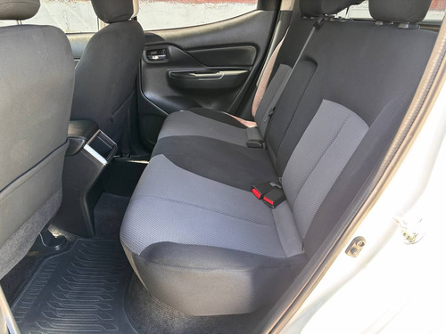 Mitsubishi L200 2.4 Cabina Doble 4x2 Mt