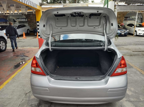 Imagen 15 de 15 de Nissan Tiida 1.8 Sense Sedan Std 6 Vel Ac 2011