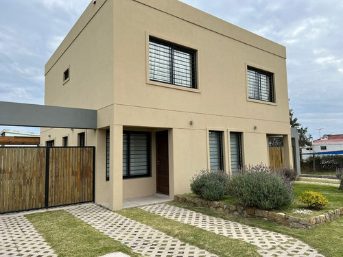 Venta Casa 2 Dormitorios Playa Hermosa