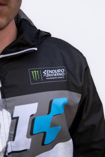 Imagen 2 de 5 de Campera Rompeviento Oficial Enduro Del Invierno - Hombre