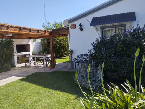 Imagen 6 de 17 de Cabaña Cercana Al Lago; Equipada Para 5 Personas; Con Aire Acondicionado; Cuenta Con Parrilla; Pérgola; Cochera Y Pelopincho En Un Predio Exclusivo Y Cerrado Alquiler Por Dia; Semana; O Mes .