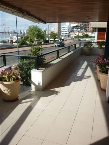 Apartamento En Alquiler Por Temporada De 4 Dormitorios En Peninsula