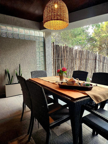 Casa En Venta - 3 Dormitorios 2 Baños - 250mts2 - Monte Hermoso