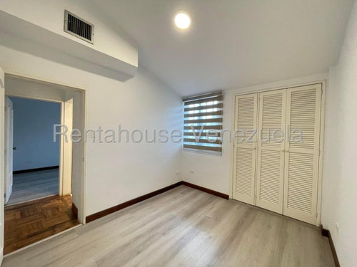 En Alquiler Casa En Urb El Castaño #25-14338 Rm