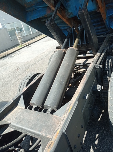 Volkswagen 31320 6x4 Basculante