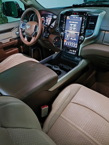 RAM Ram 2500 6.7 Laramie Cab. Dupla 4x4 Aut. 4p