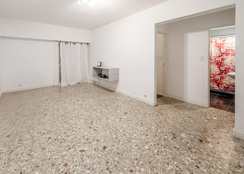 Venta Departamento De 3 Ambientes Con Balcón En Flores Apto Credito