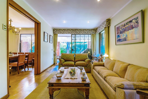 Casa Esquina, Gran Terreno, Excelente Ubicación E Inversión.