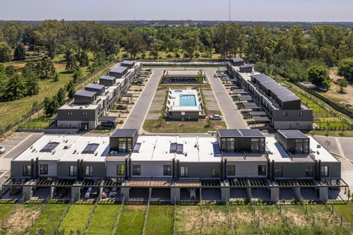 Townhouse En Venta De 3 Ambientes Con Galeria Y Jardin Privado En Oliden Joven