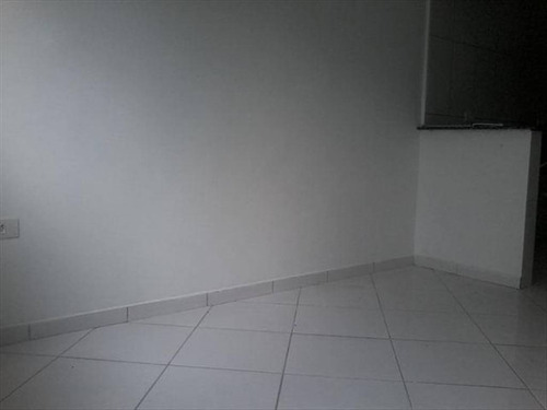 Imagem 29 de 30 de Imóvel Novo Tipo Casa Térrea Em Condominio Fechado Com Excelente Acabamento Com Azulejo Até O Teto Tanto Na Cozinha Como No Banheiro E Moldura De Gesso Nestes Dois Ambientes Janela De Alumínio Cor B
