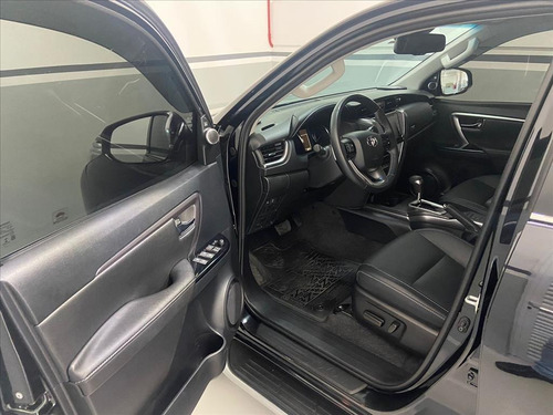Imagem 7 de 11 de Hilux Sw4 2.8 D-4d Turbo Diesel Srx 4x4 Automático