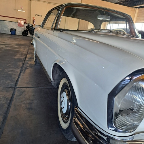Imagen 3 de 25 de Mercedes Benz 220se
