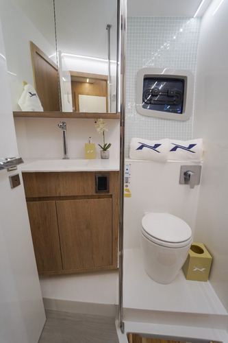 Lancha Nx 50 Invictus Design, Navegabilidade, 24 Pessoas
