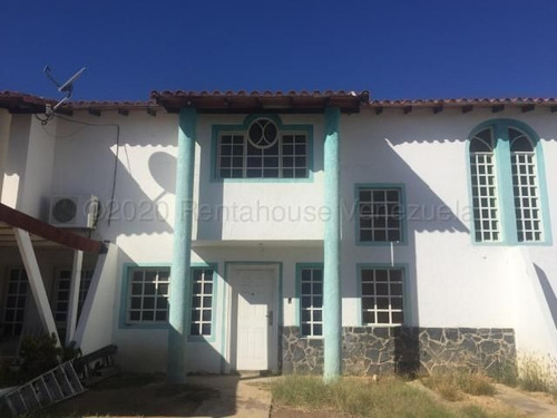 Imagen 1 de 12 de Townhouse En Venta Ubicado En La Puerta Maraven. Punto Fijo