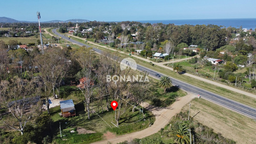 Terreno Esquina En Venta En Playa Verde, Piriápolis. A 500 Metros De La Playa. 42 Metros De Frente.