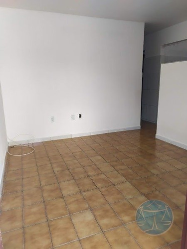 Imagem 2 de 9 de Casa Com Dois Quartos E Garagem - L-11359