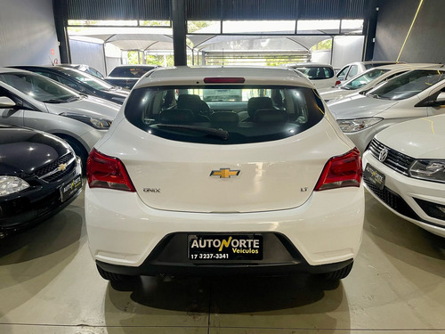 Chevrolet Onix Onix Hatch LT 1.0 8V FlexPower 5p Mec.