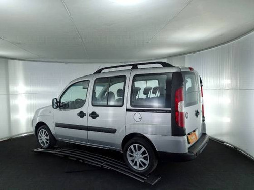 Imagem 8 de 15 de Fiat Doblò 1.8 Mpi Essence 7l 16v Flex 4p Manual