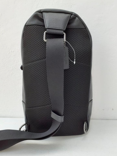 Mochila urbana Coach F49318 color negro diseño piel 5L