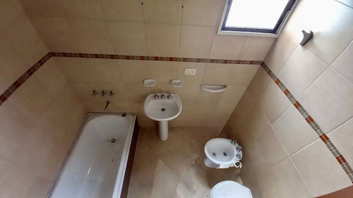 Dúplex De 3 Ambientes Con Cochera, Patio Y Terraza
