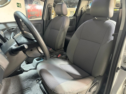 Toyota Hilux 2.5 STD 4X2 CD 16V TURBO DIESEL 4P MANUAL