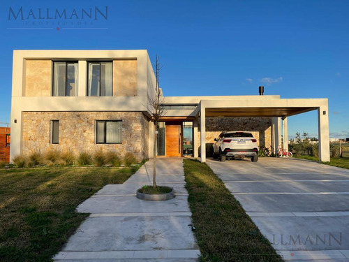 Casa A La Laguna En Pilará - Barrio La Calesa | Mallmann Propiedades