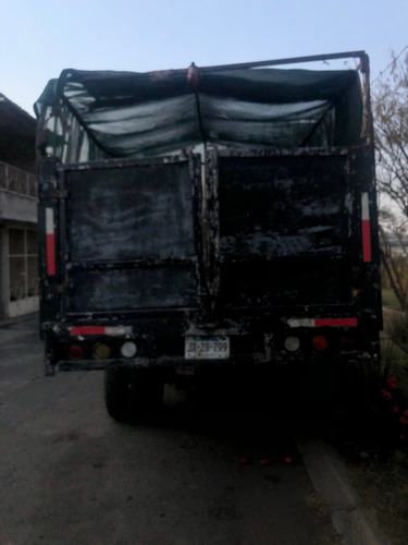 Camioneta 3500 Kg Detalles De Su Año Motor Trasmicion Buenos