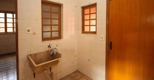 Vendo Casa Assobradada Com Planta Moderna, Com Iluminação Natural, Arejada E Aceita Financiamento Bancário.