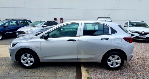 Imagen 10 de 21 de Nuevo Chevrolet Onix Ls 2023 1.2 0km Color Financia Smartin6