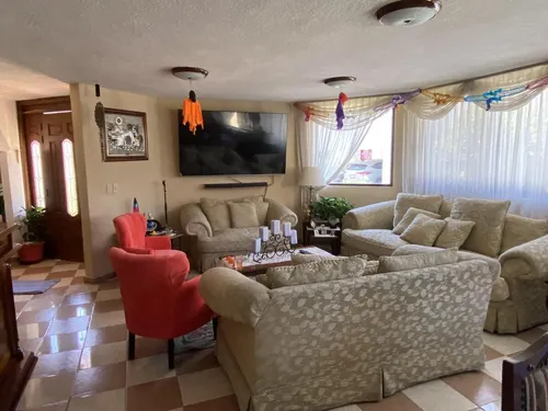 Casa En Venta En Tlalpan, Amplia,iluminada Y Con Jardín