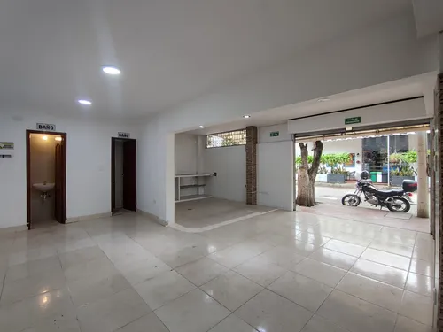 Local En Arriendo En Quinta Bosch. Cod A23395