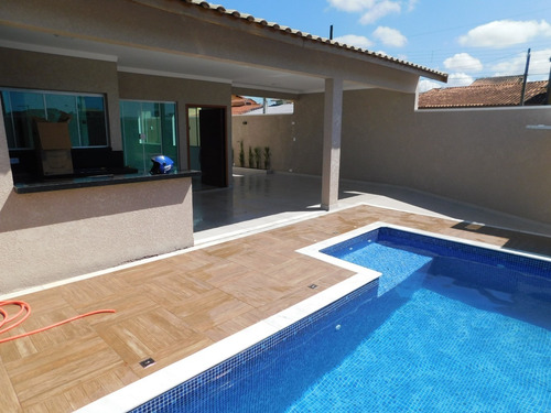 Casa Nova E Com Piscina A Venda Em Peruíbe