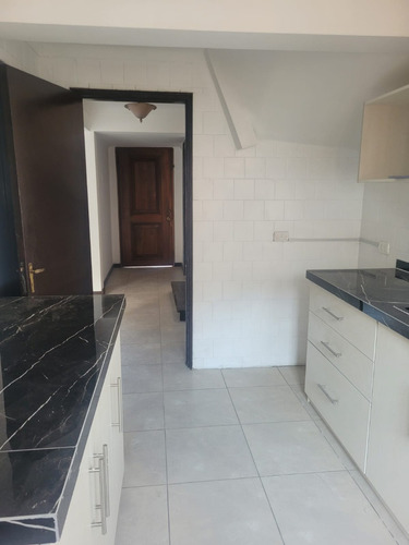 Cómoda Casa Recien Remodelada, Sector Residencial