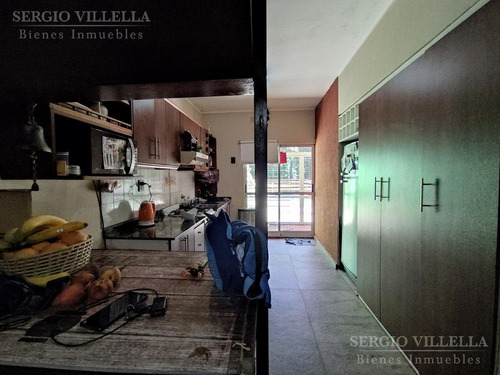 Imagen 8 de 18 de Casa Moderna En Venta De 3 Dormitorios. Cochera. Pileta. Quincho.