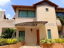 Comprar Exclusivo Townhouse Inm En La Zona Más Prestigiosa De Valencia, Conjunto Cerrado De Tan Solo 10 Casas, Piso De Marmol, Habitaciones Con Baño. Pozo Y Planta Electrica Total. Altos De Guataparo