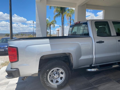 Imagen 5 de 10 de Chevrolet Silverado 2017 5.4 2500 Doble Cabina Ls 4x2 At