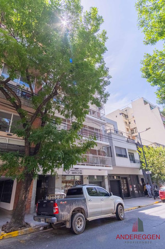Bonpland 2300. Departamento De Dos Ambientes. Ultimo Piso. Se Accede Un Piso Por Escalera.