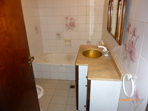 Imagen 9 de 21 de Chalet En Dos Plantas, Hurlingham